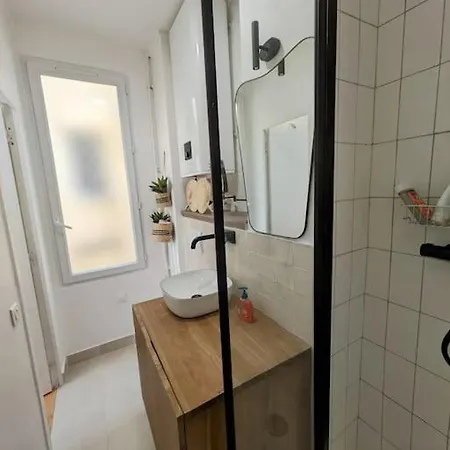 Calme Et Ensoleille Entierement Renove Paris