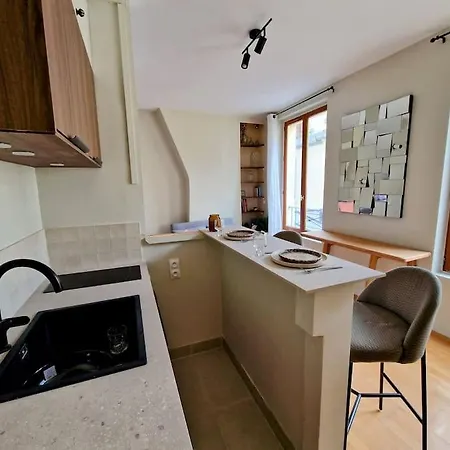 Calme Et Ensoleille Entierement Renove Apartment